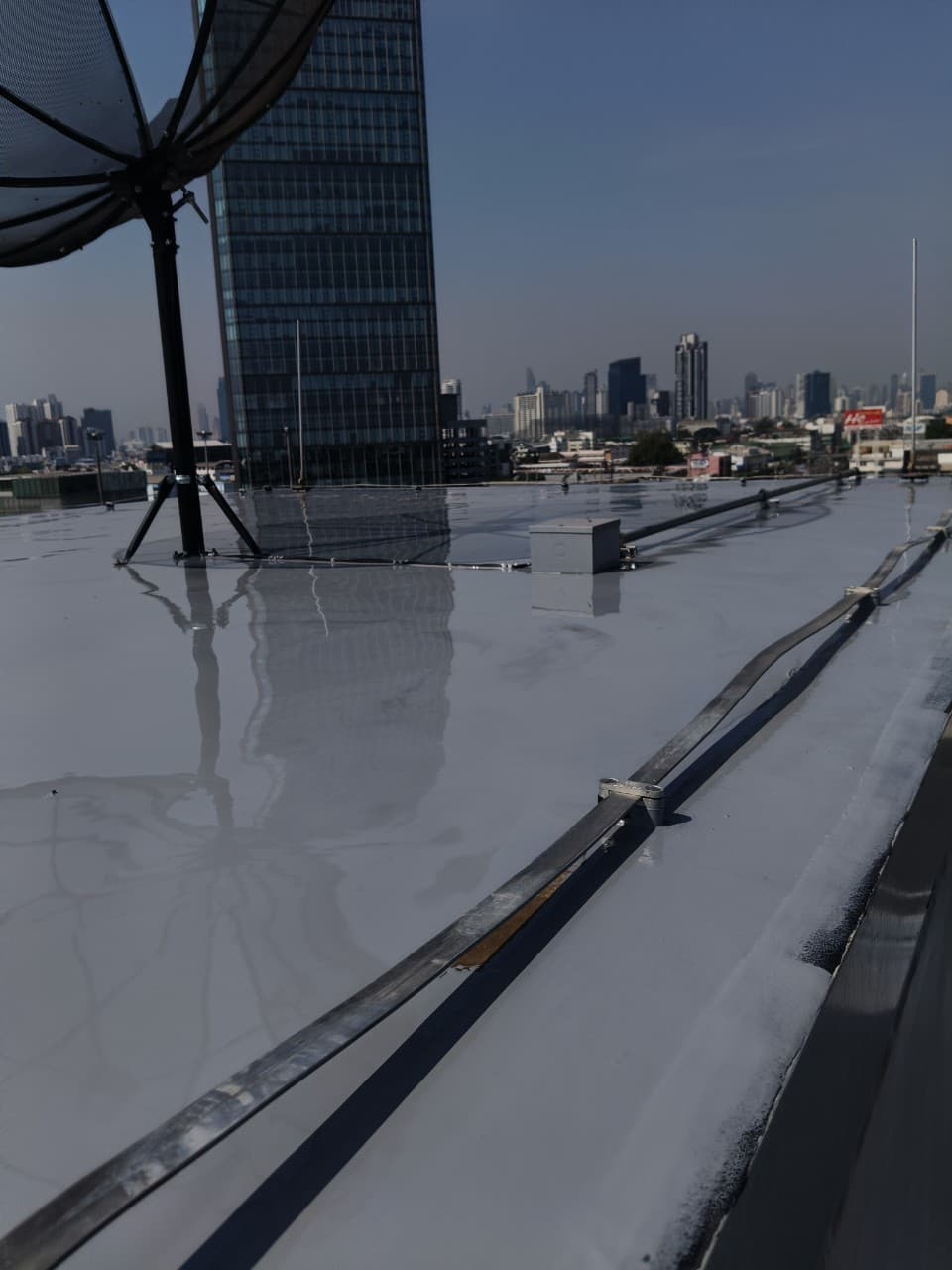 งานนซึมดาดฟ้า ด้วย PU Waterproofing @สถานที่